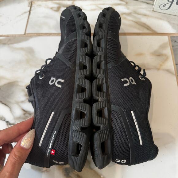 On Running Women’s Cloud 5 Sneakers Size 11 Black Knit Slip On Easy Lace - Picture 8 of 9